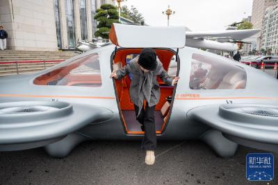 多款eVTOL航空器、人形机器人亮相武汉