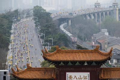 一场马拉松，邂逅“大江大湖大武汉”