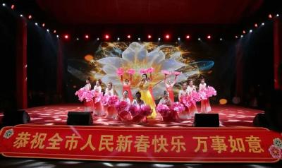 『欢欢喜喜过大年』“广济时光 大话嘻游”新春灯展万丈湖街道文艺汇演专场精彩上演