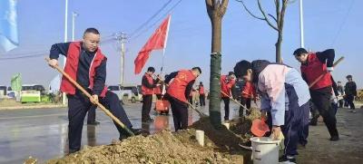 市“四大家”领导参加义务植树活动