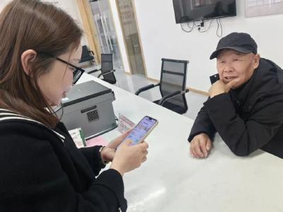 灯亮了，心暖了！刊江街道“云端”服务让独居老人“零跑腿”