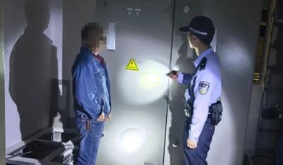 伸手就被抓！武穴一男子偷电缆，当天就落网
