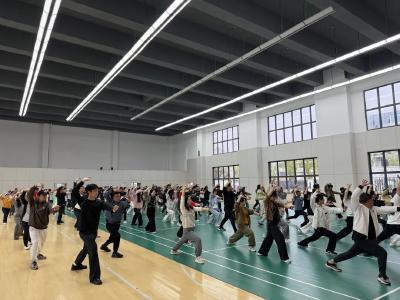 课间操“上新”！武穴近200名体育教师集体练功夫