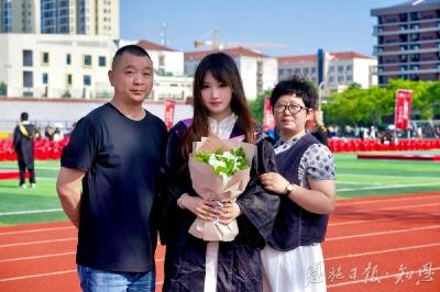 六个娃儿一个“爸”