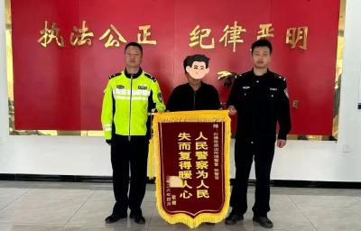 捡到手机 免费刷？ 2 小时就被找到。。。