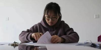 画笔绘红廉 丹青守初心！武穴青年女教师以画复刻本土红色记忆