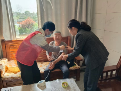 四望镇这份“清明健康礼”，让在外乡贤家属有了“医靠”