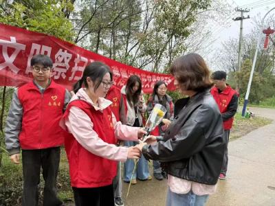 从烧纸到献花，大法寺镇让清明既有温度又更安全～