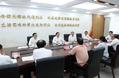王忠林在黄石调研群众身边不正之风和腐败问题集中整治工作并接待来访群众