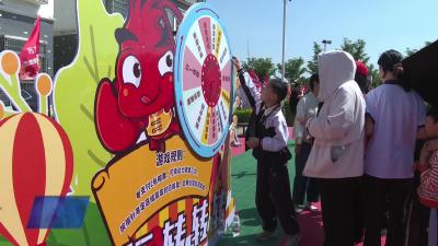 小龙虾促销活动趣味游戏区热情高涨欢乐满溢