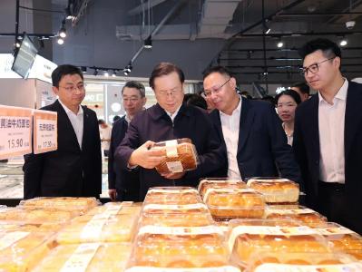 王忠林调研检查“五一”假期安全生产和市场保供稳价工作 抓实抓细各项服务保障工作 确保人民群众欢乐过节平安过节
