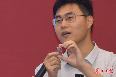 武汉职工共读《习近平与一线职工朋友们》，“靠自己”是中国制造最硬的底气