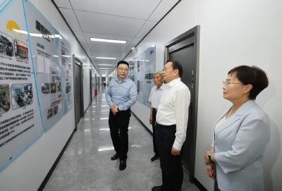王忠林在武汉调研高科技产业发展时强调 瞄准科技前沿 强化系统布局 打造更具前瞻性自主性引领性的高科技产业集群