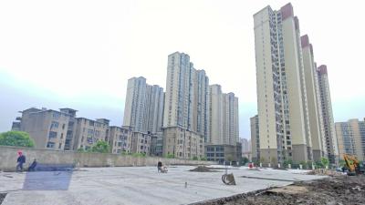 盘活闲置空地 破解停车难题：武穴街道纸厂北侧停车场项目稳步推进