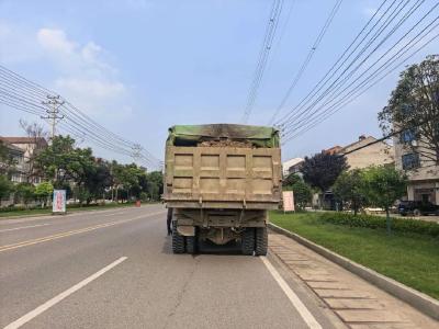 曝光！武穴城区多辆渣土车违规运输