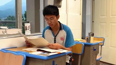 他带父求学，高考与人生都是高分