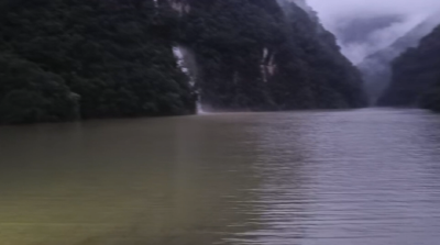 兴山县毛家河水库开闸泄洪
