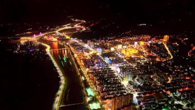 最亮的星是五星  满城红旗迎国庆 