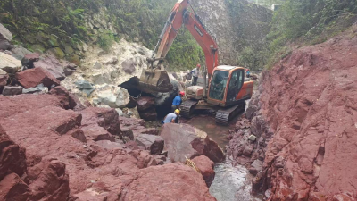 宜昌兴山：干群同心疏浚固堤 破解汛期“行路难”