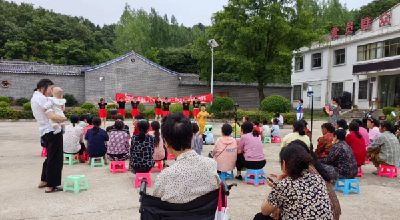 京山市三阳镇开展庆“七一”夏季“村晚”暨送廉洁文化进村活动