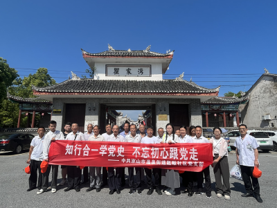 京山市温泉街道赵畈社区组织党员参观红色教育基地