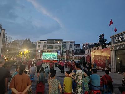 京山市温泉街道举办“印象长江”观影活动