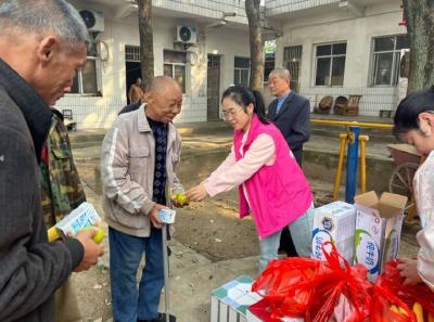 京山市石龙镇：九九重阳节 爱老情谊浓