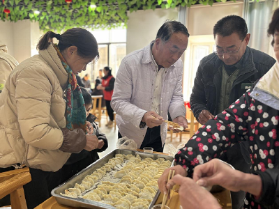 京山市温泉街道：冬至饺宴 情暖邻里