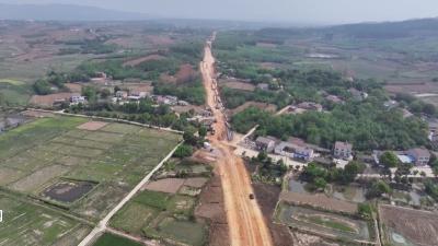 V视|沿江高铁京山连接线集疏运公路工程项目建设“挂挡提速” 