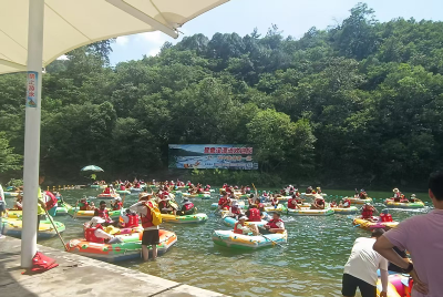 湖北京山：夏日漂流掀热潮