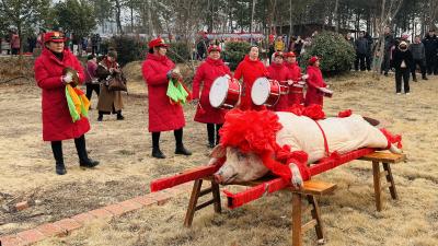 湖北京山第四届年猪宴开席 民俗盛宴唤醒乡村年味