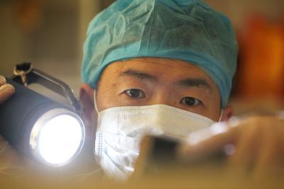 【展示模范风采 弘扬劳模精神】洪少华：只为工作折腰 不向命运低头