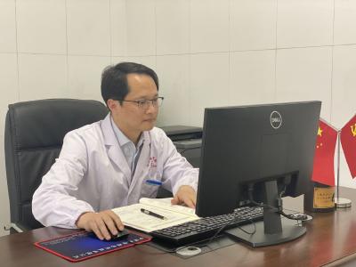 【展示模范风采 弘扬劳模精神】贺进军：坚守医者初心 不负白衣使命