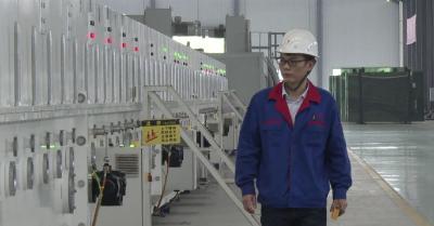 【展示模范风采  弘扬劳模精神】彭傲寒：寒梅傲放勇担使命 推动玻璃产业转型升级