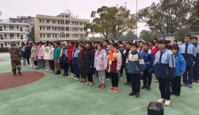 公益捐赠显真情 爱心助学暖人心