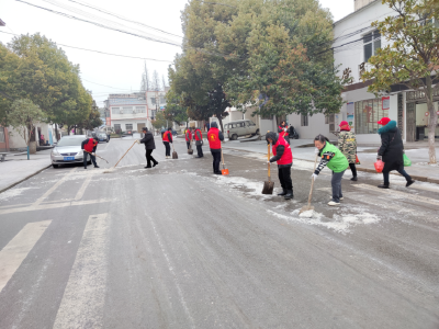 【扫雪除冰·情暖沙洋】马良镇：扫雪除冰护安全 白雪更映“志愿红”