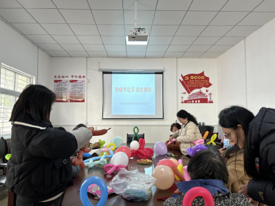 滨江新区：举行“春暖半边天·爱在荆河”庆三八手工气球编织活动