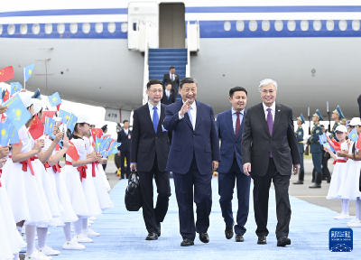 习近平抵达阿斯塔纳出席上海合作组织成员国元首理事会 第二十四次会议并对哈萨克斯坦进行国事访问