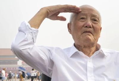 泪目，十个敬礼瞬间！