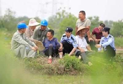 沙洋公安：垄上解灌溉纠纷