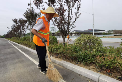 十里铺镇光华村：开展“清洁家园”活动