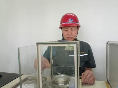 毫厘之间铸丰碑 智造新篇立潮头 ——记湖北荆玻海龙玻璃制品公司海龙一分厂车间的先锋之路