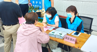 沙洋县城区社区卫生服务中心开展端午送“艾”心健康义诊活动