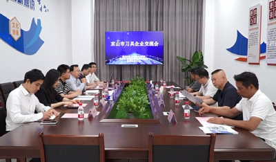 聚焦干部素质提升年 | 躬身做讲解 服务接地气——荆门市科技局干部换位服务激活企业创新动能
