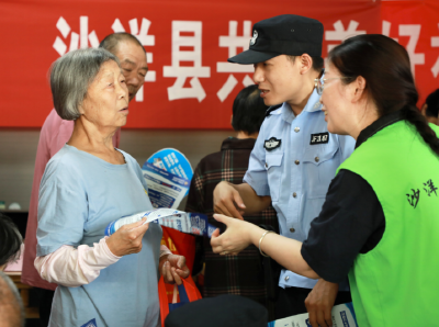沙洋：公益集市进社区 便民服务“零距离”