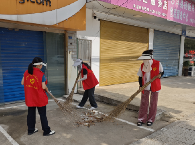 县委政法委推动环境卫生整治 共创美丽路段