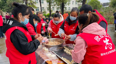 重阳敬老暖人心 志愿情满福利院