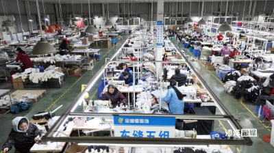 【记者走基层】沙洋金蝴蝶：“暖”产业端牢“稳”饭碗