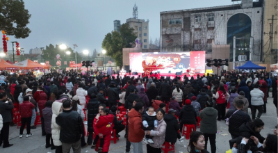 烟火升腾年味浓   滨江夜市年货大集热闹开街 