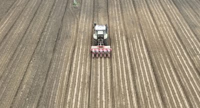 李市镇：抢抓农时忙春耕  玉米播种正当时